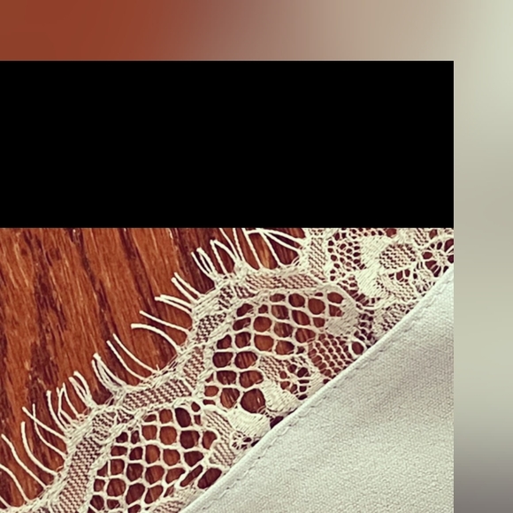 Creamy White Sleeveless Blouse With Lace Accent Trim Sz. M EUC - Picture 8 of 8